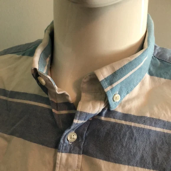 Old Navy short sleeved button down shirt XL slim - Picture 3 of 5